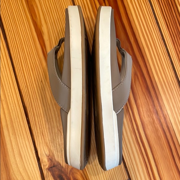 OluKai Women's Nu'a Pi'o - Taupe - Picture 5 of 6